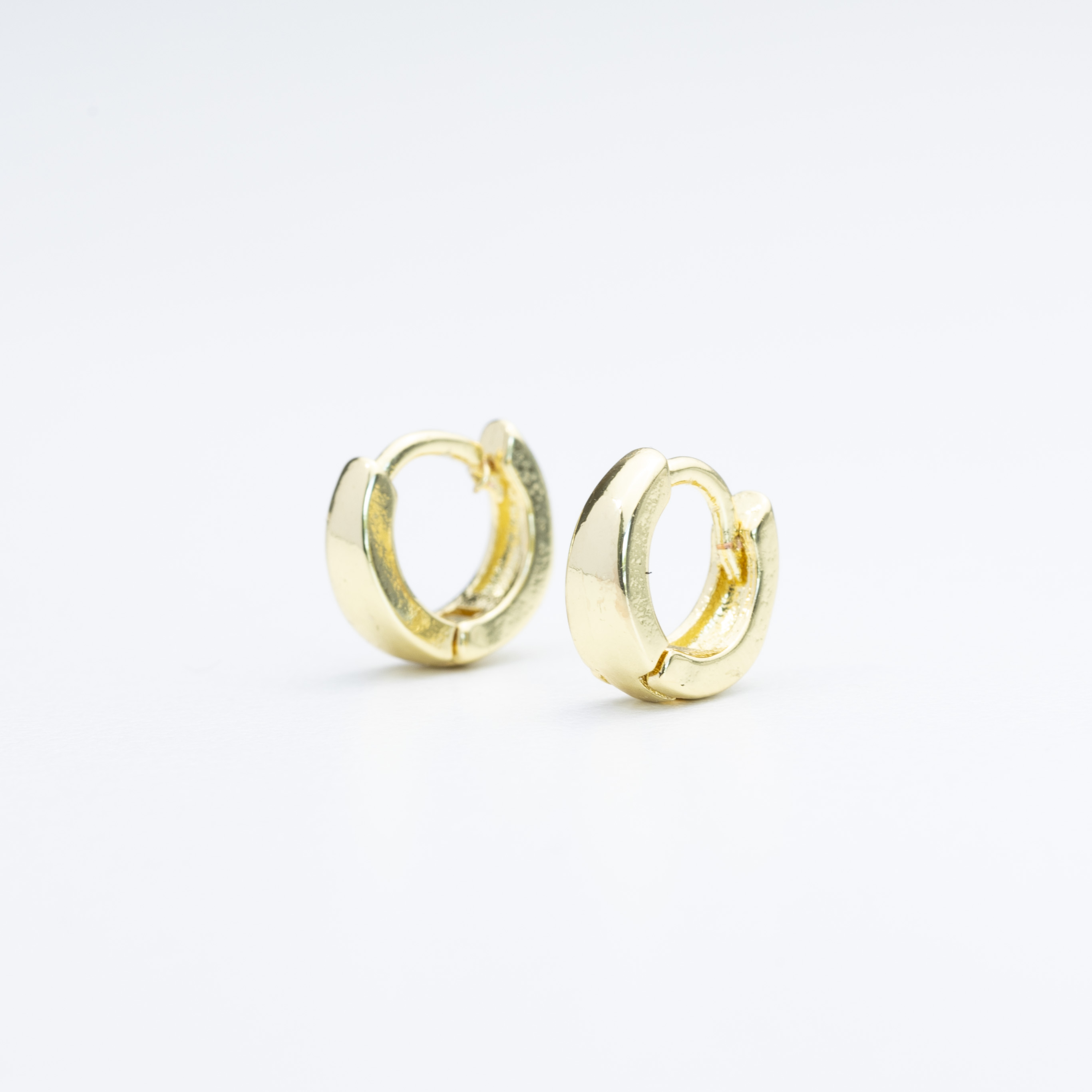 19374 Gold Hoop Earrings 15x4mm